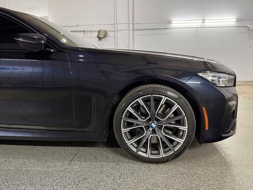 Carbon Black Metallic 2022 BMW 750 i xDrive