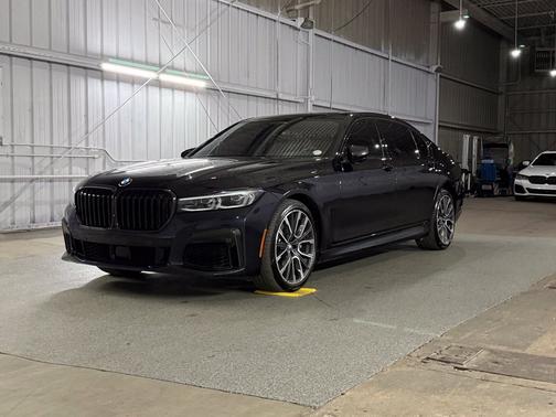 Carbon Black Metallic 2022 BMW 750 i xDrive