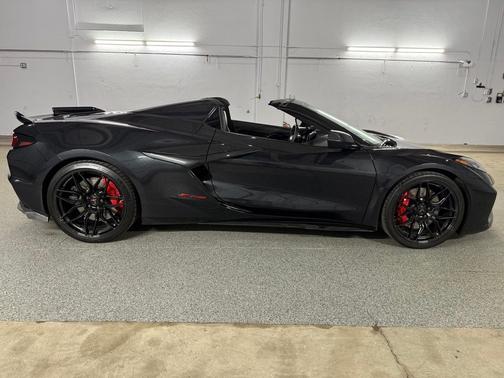 Carbon Flash Metallic 2024 Chevrolet Corvette Z06