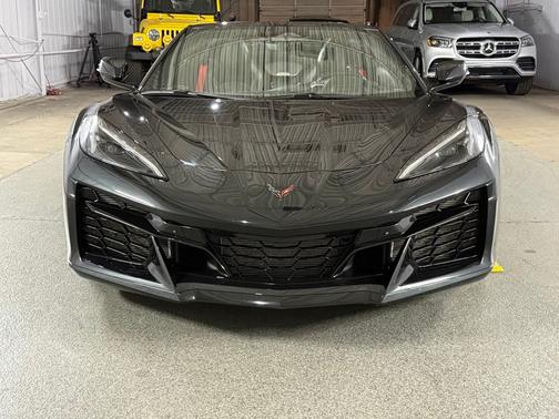 Carbon Flash Metallic 2024 Chevrolet Corvette Z06
