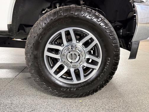 Oxford White 2019 Ford F-350 Lariat