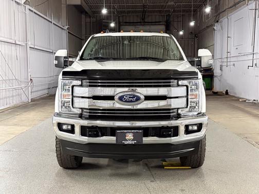 Oxford White 2019 Ford F-350 Lariat
