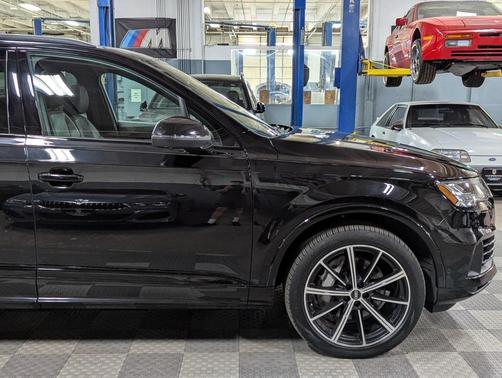 2022 Audi Q7 55 Premium Plus
