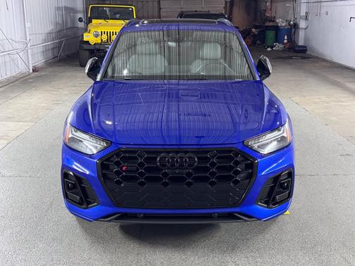 Ultra Blue Metallic 2024 Audi SQ5 Prestige