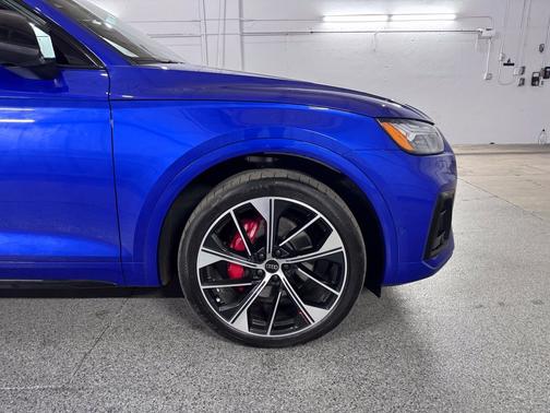 Ultra Blue Metallic 2024 Audi SQ5 Prestige