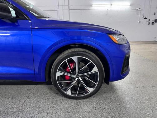 Ultra Blue Metallic 2024 Audi SQ5 Prestige