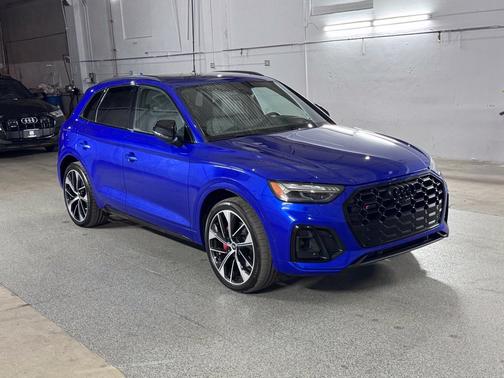 Ultra Blue Metallic 2024 Audi SQ5 Prestige