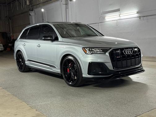 Satellite Silver Metallic 2023 Audi SQ7 Premium Plus