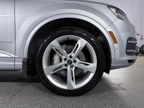 Florett Silver Metallic 2019 Audi Q7 55 Prestige