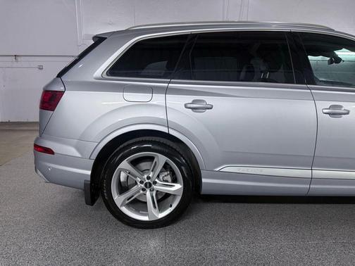 Florett Silver Metallic 2019 Audi Q7 55 Prestige