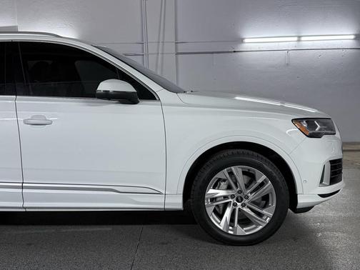 2021 Audi Q7 55 Premium Plus