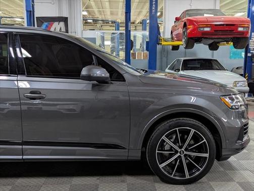 2022 Audi Q7 55 Premium Plus