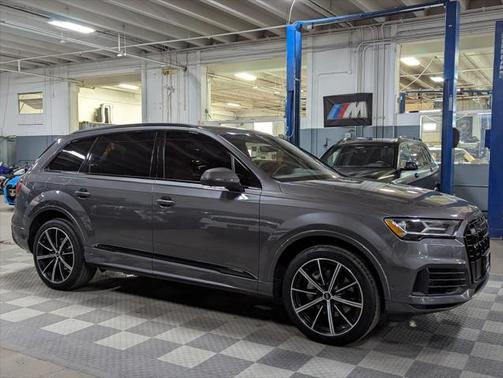 2022 Audi Q7 55 Premium Plus