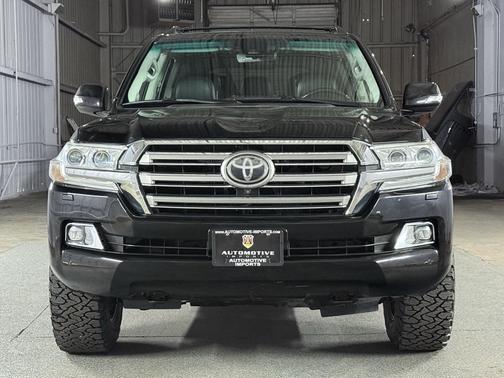 2016 Toyota Land Cruiser Base