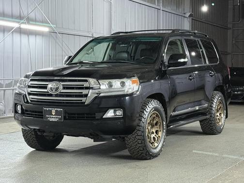 2016 Toyota Land Cruiser Base