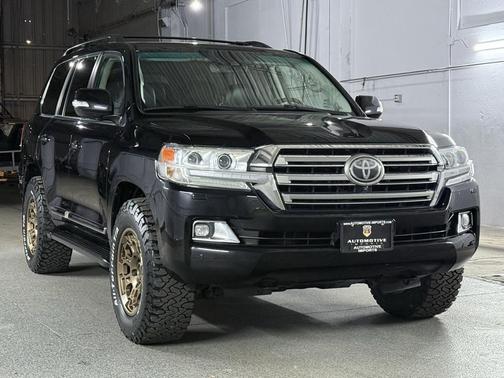 2016 Toyota Land Cruiser Base