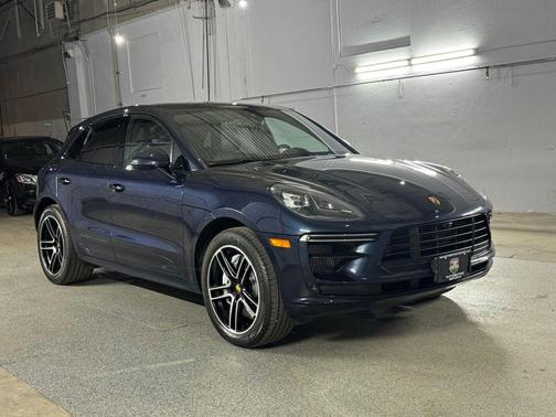 Night Blue Metallic 2021 Porsche Macan Macan Turbo