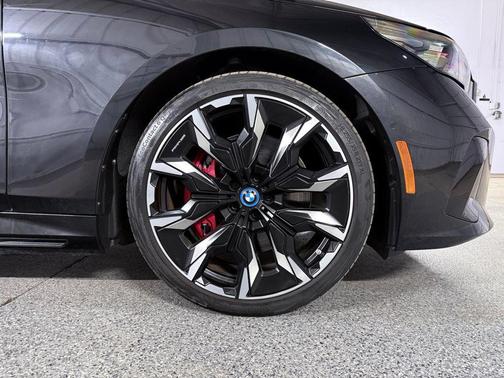 Black Sapphire Metallic 2024 BMW i5 M60