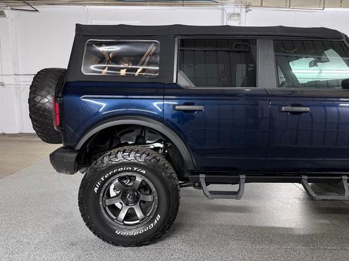 Blue Metallic 2021 Ford Bronco Badlands