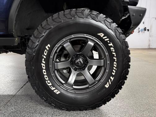 Blue Metallic 2021 Ford Bronco Badlands