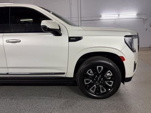 White Frost Tricoat 2023 GMC Yukon Denali Ultimate