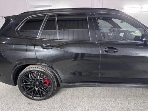 Black Sapphire Metallic 2021 BMW X5 M Competition