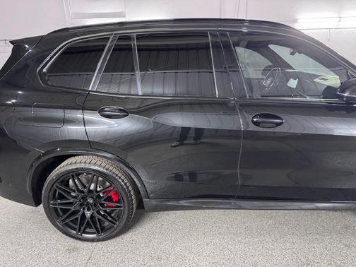 Black Sapphire Metallic 2021 BMW X5 M Competition