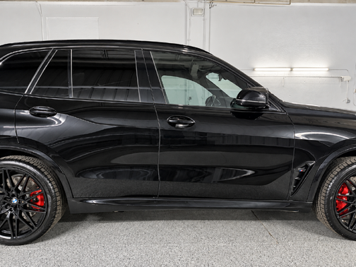 Black Sapphire Metallic 2021 BMW X5 M Base