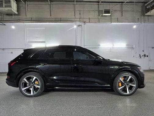2022 Audi e-tron S Premium Plus