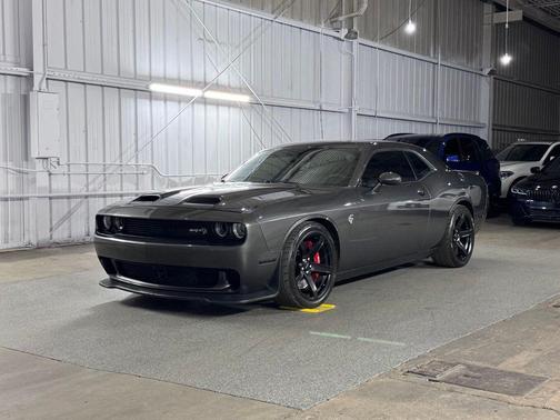 Granite Pearlcoat 2019 Dodge Challenger SRT Hellcat