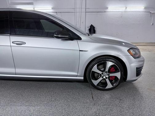 2017 Volkswagen Golf GTI 