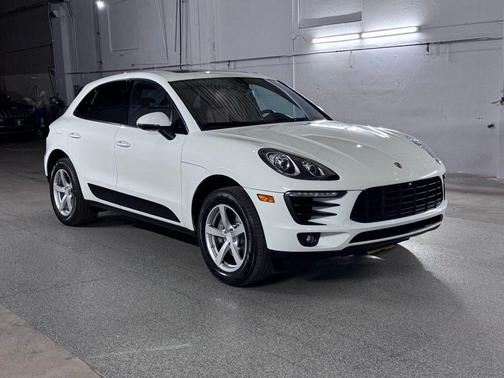 White 2018 Porsche Macan Macan