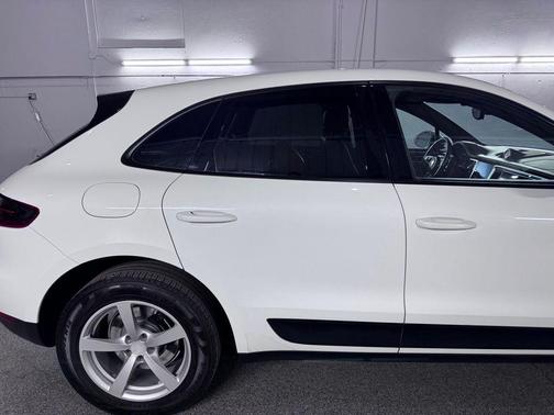 White 2018 Porsche Macan Macan