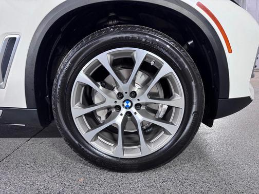 Alpine White 2022 BMW X5 xDrive40i