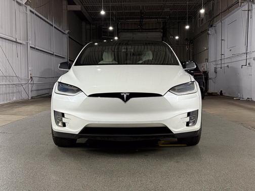Pearl White Multi-Coat 2019 Tesla Model X Base
