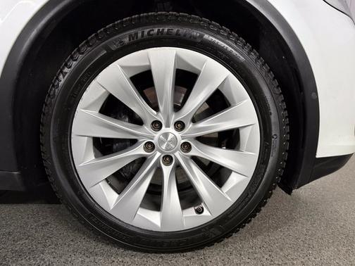 Pearl White Multi-Coat 2019 Tesla Model X Base