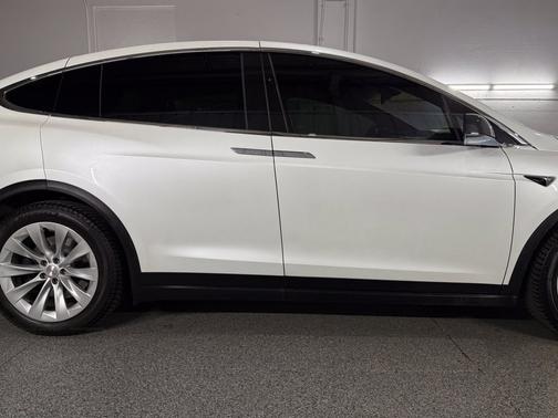 Pearl White Multi-Coat 2019 Tesla Model X Base