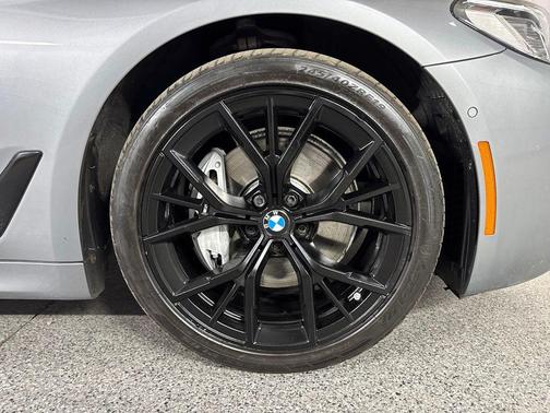 Skyscraper Gray Metallic 2023 BMW 540 i xDrive