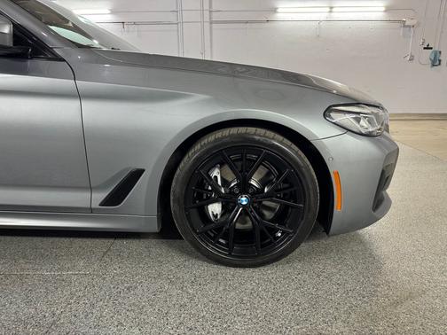 Skyscraper Gray Metallic 2023 BMW 540 i xDrive