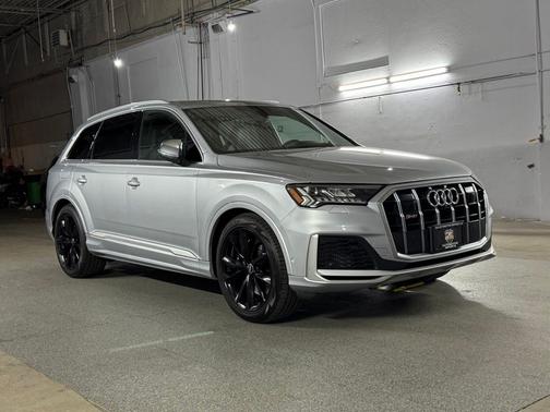 Florett Silver Metallic 2022 Audi SQ7 Premium Plus
