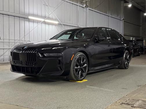 Black Sapphire Metallic 2023 BMW i7 xDrive60