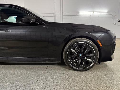 Black Sapphire Metallic 2023 BMW i7 xDrive60