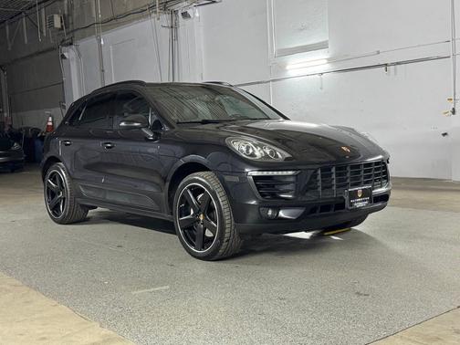 Jet Black Metallic 2016 Porsche Macan Macan S
