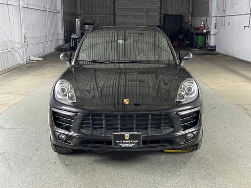 Jet Black Metallic 2016 Porsche Macan Macan S