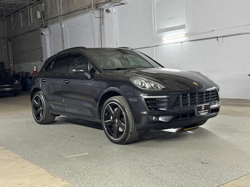 Jet Black Metallic 2016 Porsche Macan Macan S