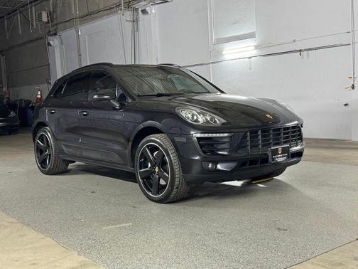 Jet Black Metallic 2016 Porsche Macan Macan S