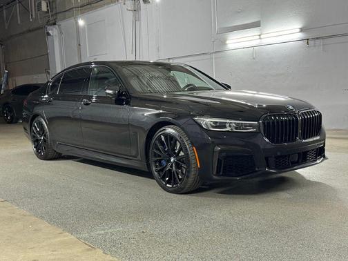 Black Sapphire Metallic 2021 BMW 750 i xDrive
