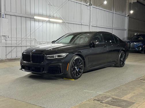 Black Sapphire Metallic 2021 BMW 750 i xDrive