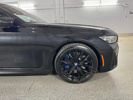 Black Sapphire Metallic 2021 BMW 750 i xDrive