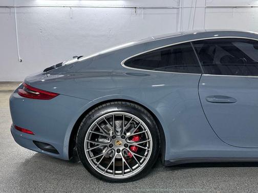 2017 Porsche 911 Carrera 4S